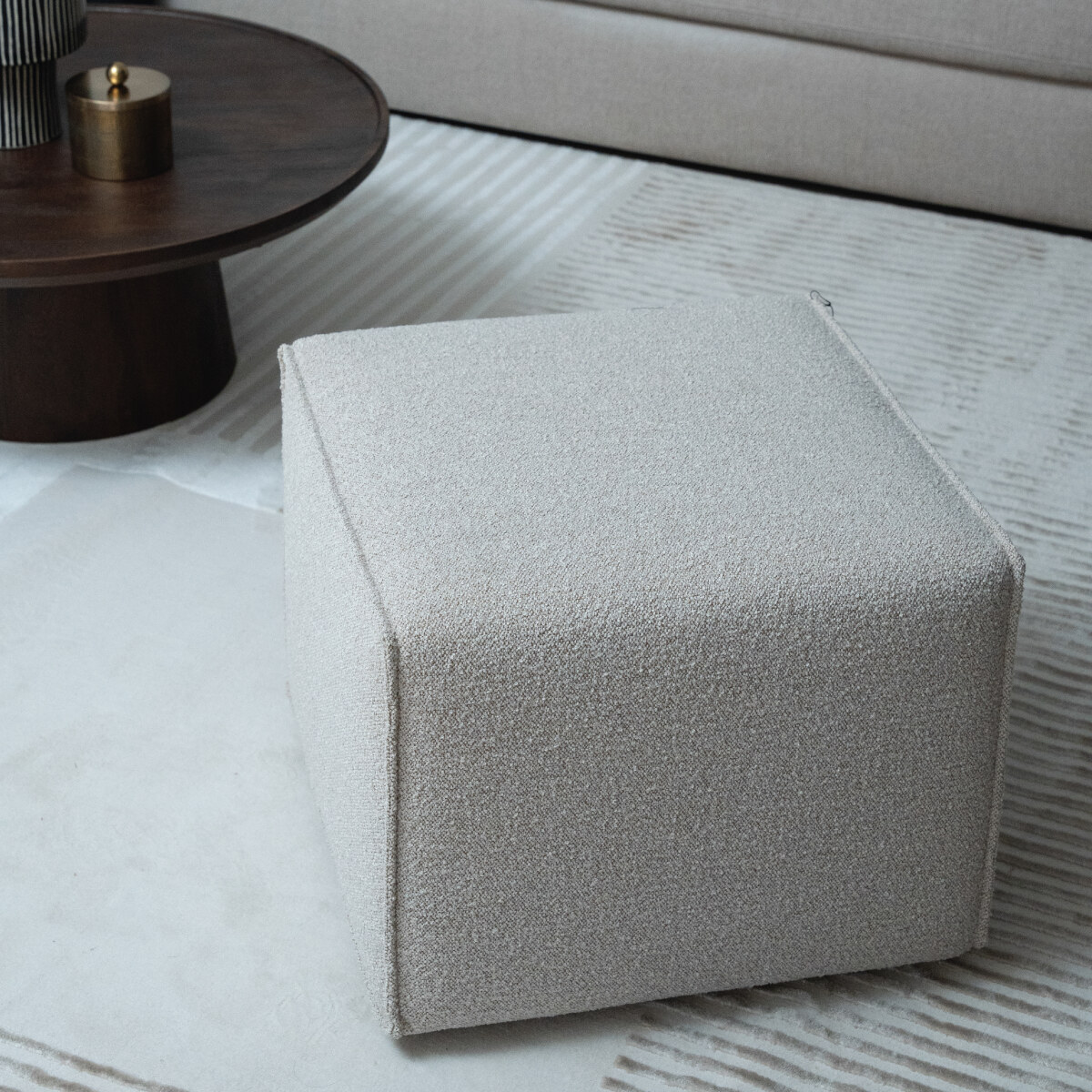 HA520 ottoman A2_ASX_205_3